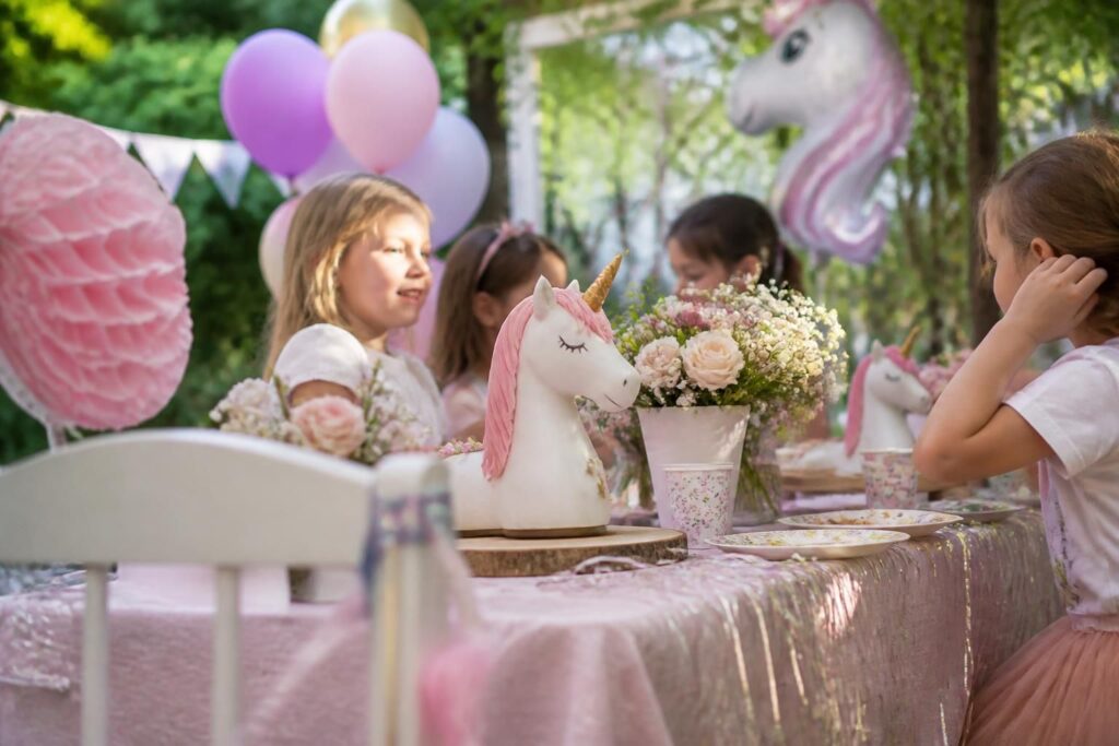 découvrez nos astuces élégantes pour décorer une fête d'enfants sur le thème licorne et rendre cet événement magique et mémorable.